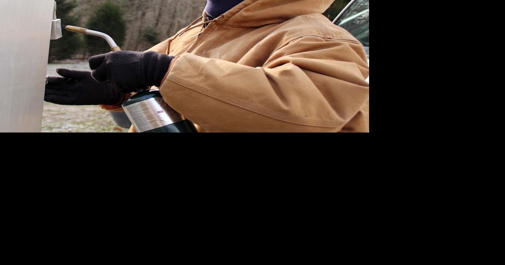 Deep Freeze: Workers brave Monday's chill | Local News ...