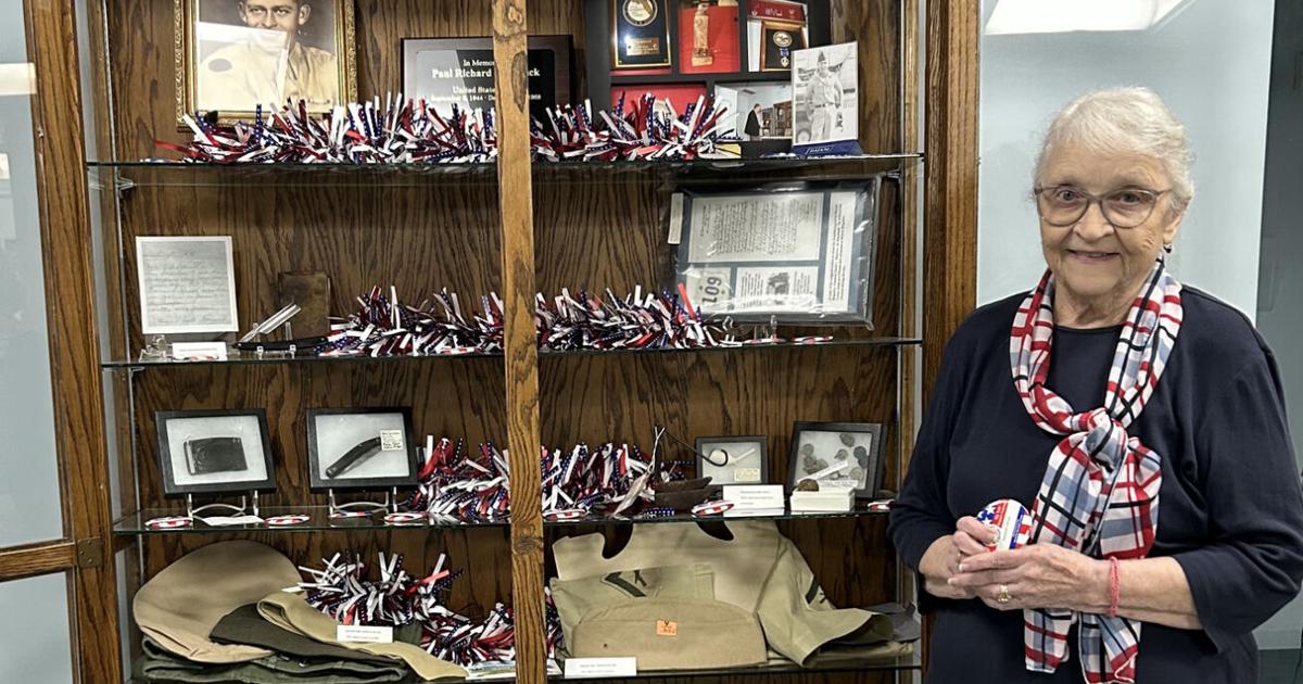 DAR and LaRue genealogical society partner for patriotic display ...