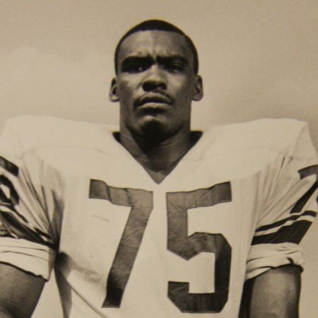 Claude Humphrey obituary: Hall of Fame defensive end dies at 77