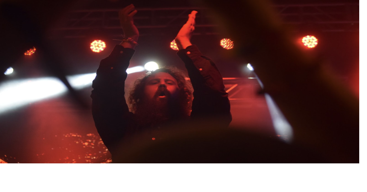 Kevin Saurer encouraging the audience to clap along | Multimedia