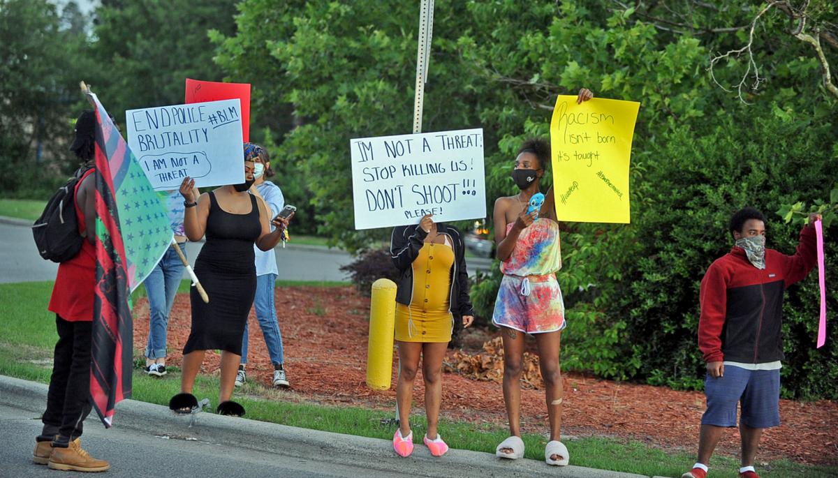 Photos Protest At Walmart In Aberdeen Gallery Thepilot Com