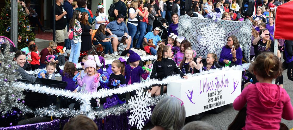 Southern Pines Christmas Parade 2021 Gallery
