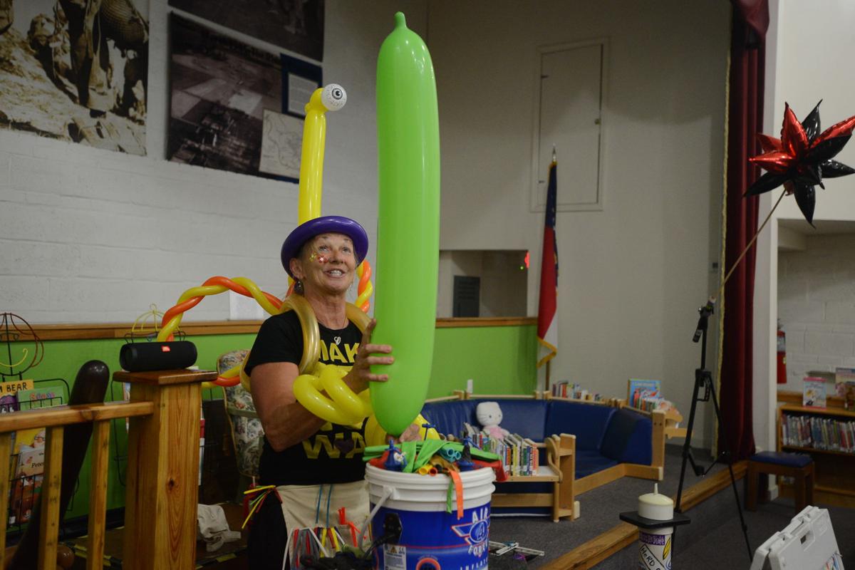 Balloon Lady Performs at Vass Library | Gallery | thepilot.com