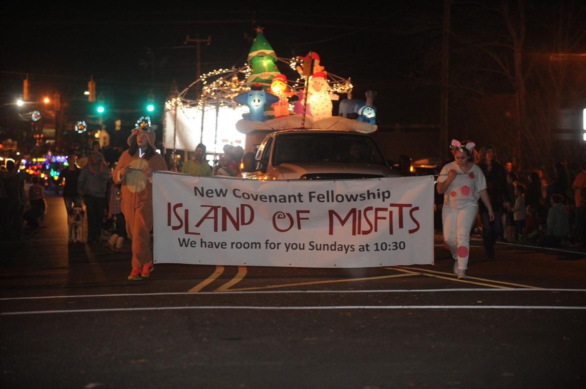 Carthage Celebrates Christmas With Annual Parade Gallery