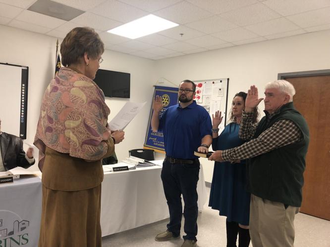 Robbins Swears In New Commissioners, Mayor News
