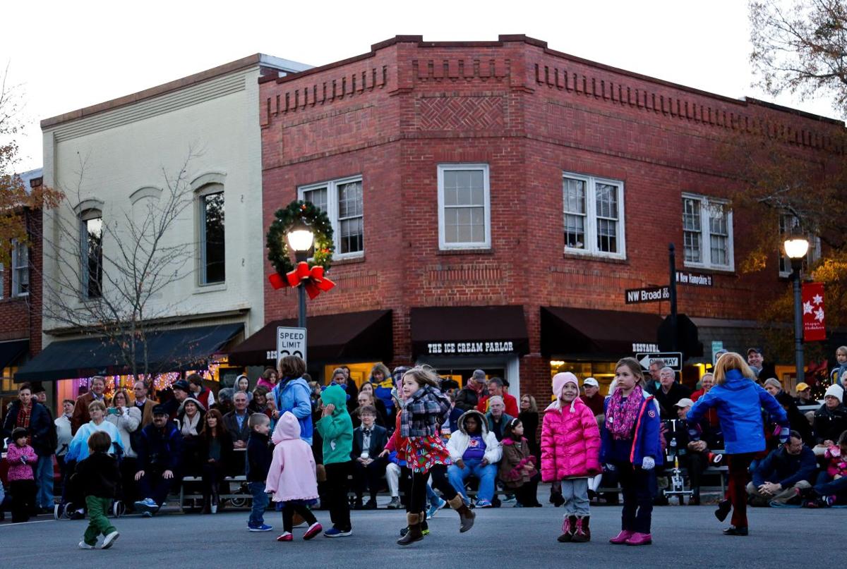 Southern Pines Christmas Tree Lighting Arts & Entertainment