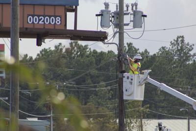 Linemen Make Headway On Power Outages Hurricane Florence Thepilot Com