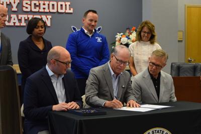 Braun ceremonially signs 'bell-to-bell' school cellphone ban ...