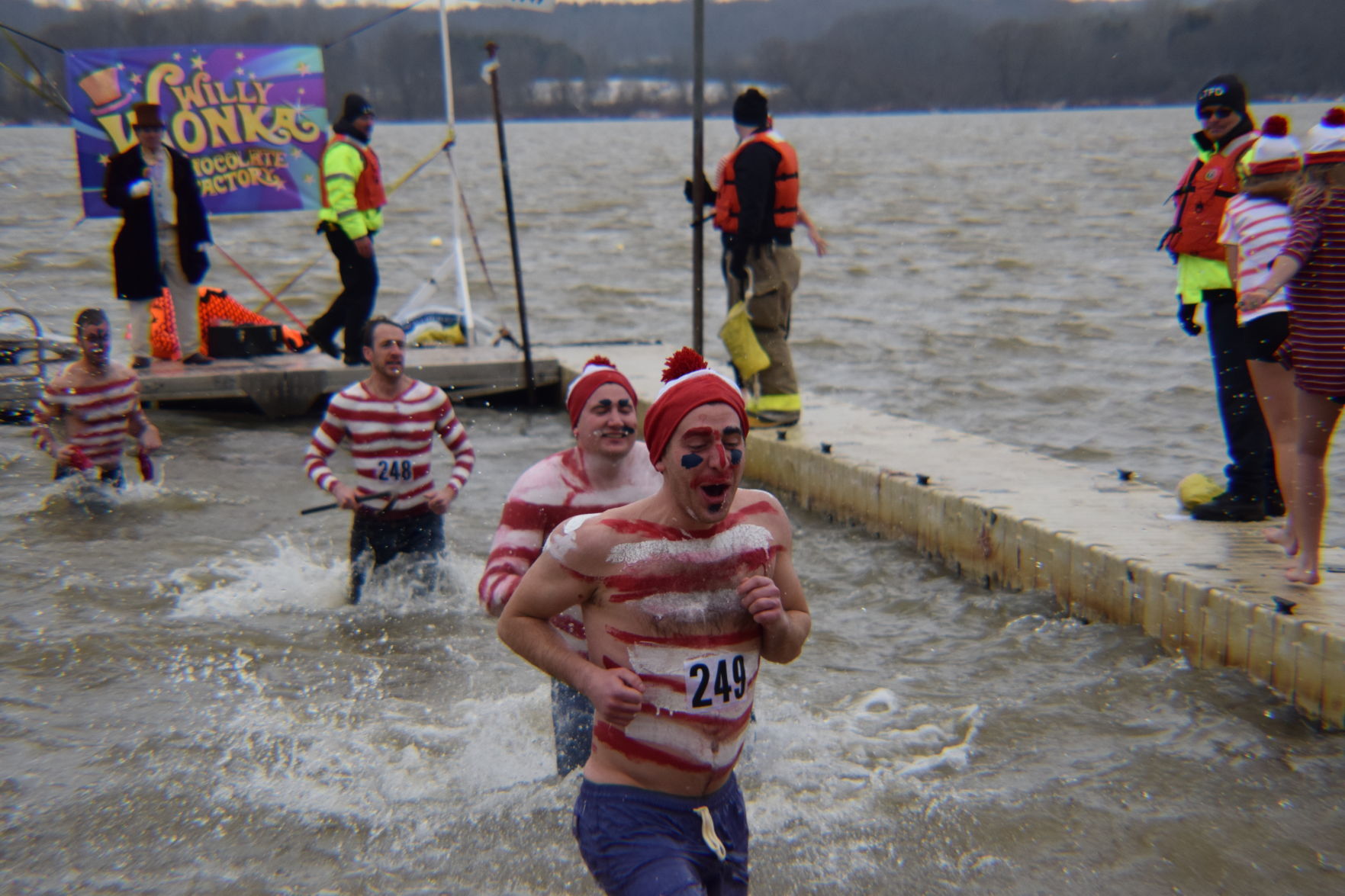 Jumpers brave a frigid Chippewa Lake for charity Southern Medina