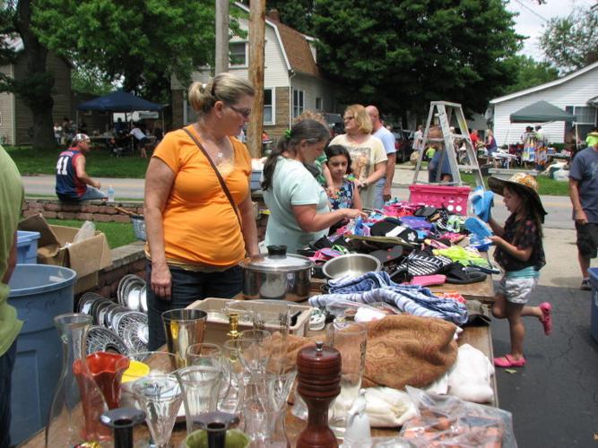 Yard sales continue to draw thousands to Seville Southern Medina