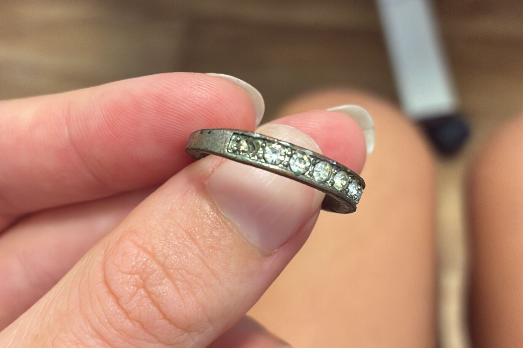 Dementia patient’s diamonds and gold rings replaced with fakes ...