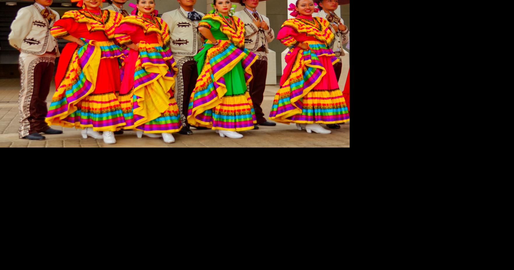 [photo] Latinos celebrate their culture at La Gran Fiesta in Brentwood ...
