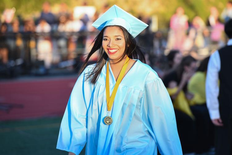 [Photos] 2019 Heritage High School graduation Slideshows