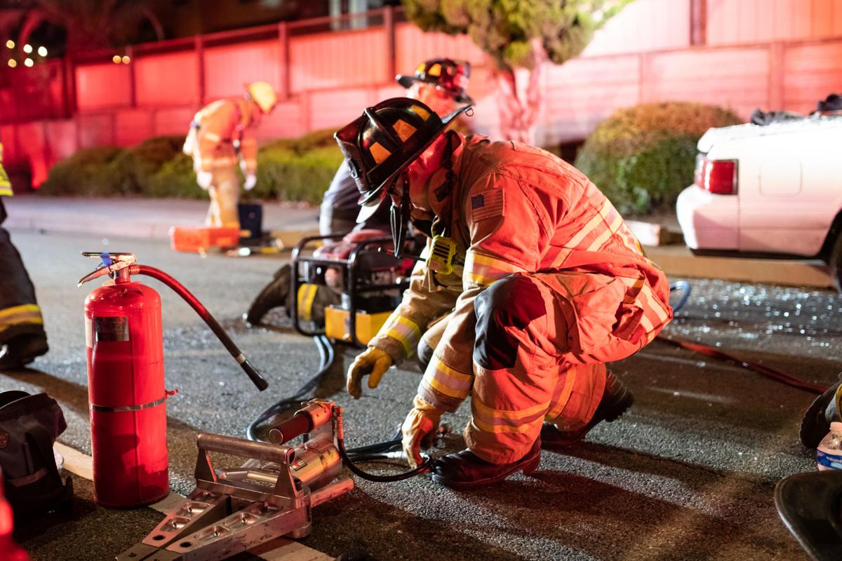 Car strikes light pole in Oakley