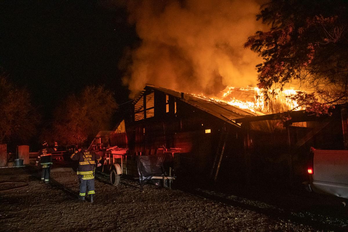 2021-12-08-Delta-Rd-Barn-Fire_01.jpg