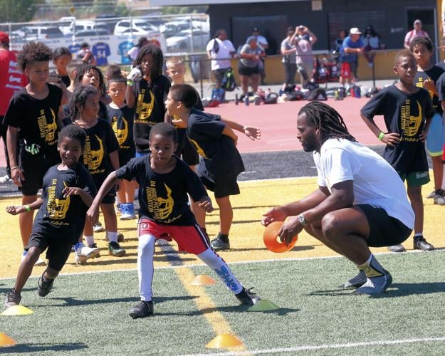 NFL's Najee Harris returns to Antioch High School for youth ...