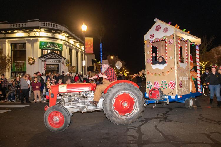 Holiday Parade 2022_02.jpg