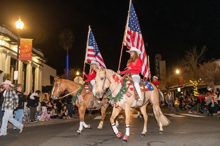 Holiday Parade 2022_03.jpg