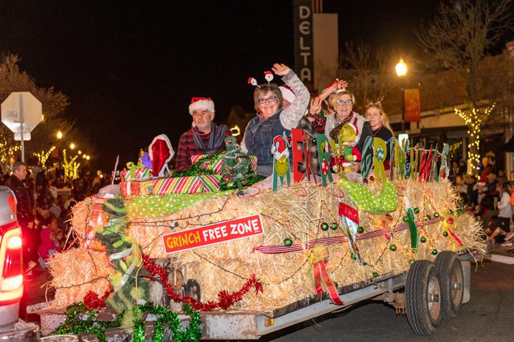 Holiday Parade 2022_35.jpg
