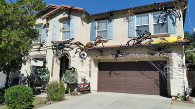 Oakley’s Hometown Halloween Decorating Contest champion