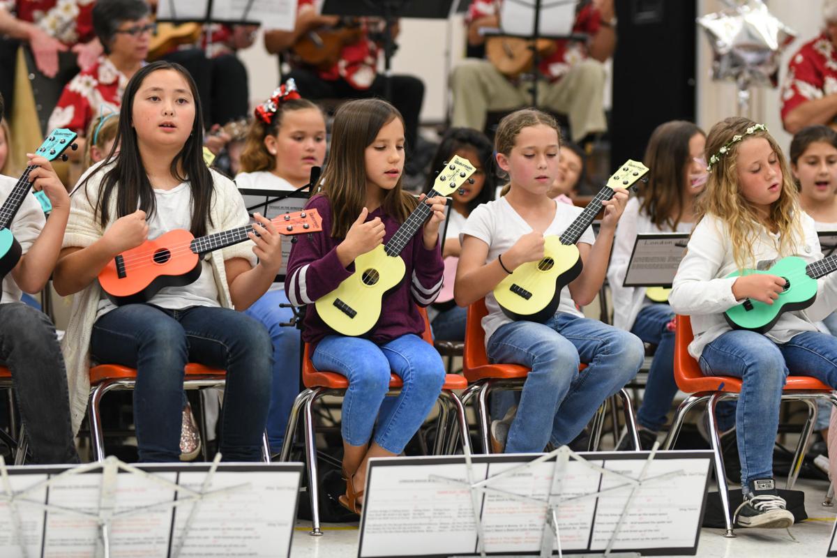 [Photos] The Garin Elementary School Strummers Slideshows