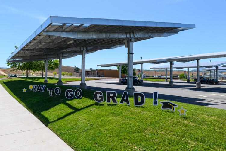 HHS cap & gown