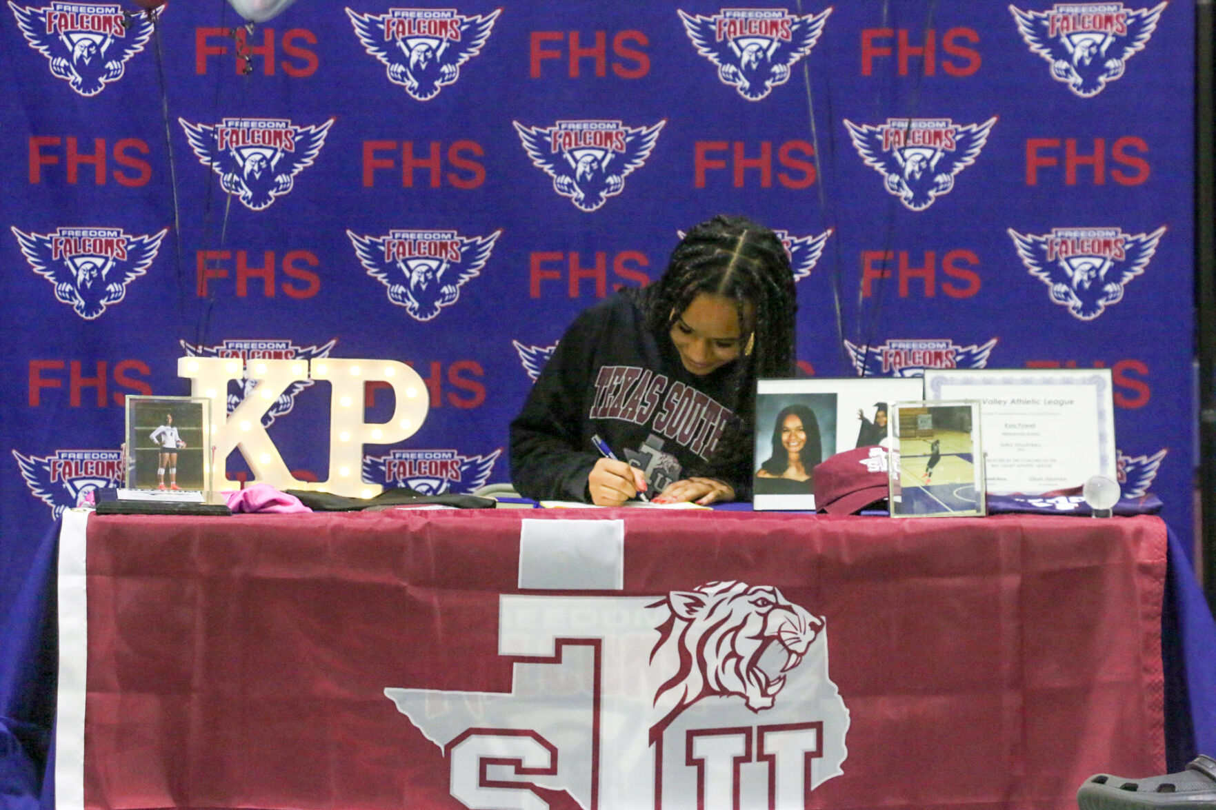 Freedom's Powell signs letter of intent to play volleyball at Texas  Southern University | Sports | thepress.net