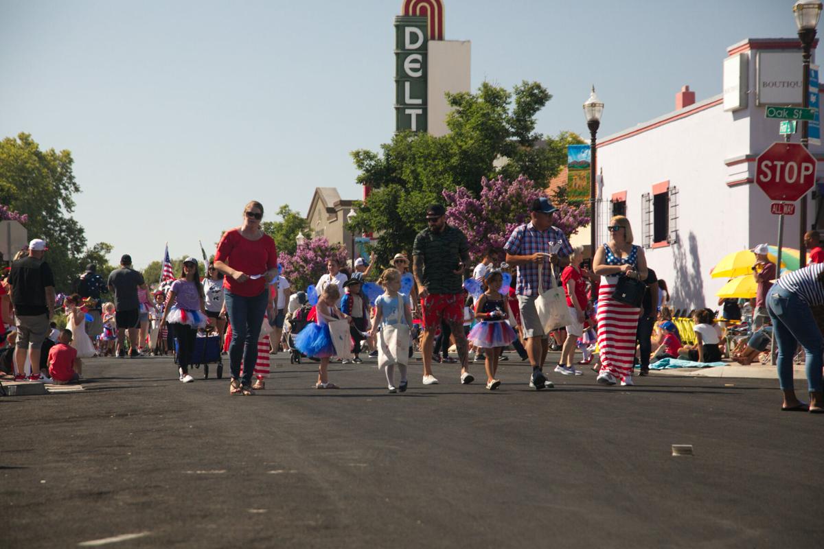 Fourth of July Parade marches through Brentwood Brentwood