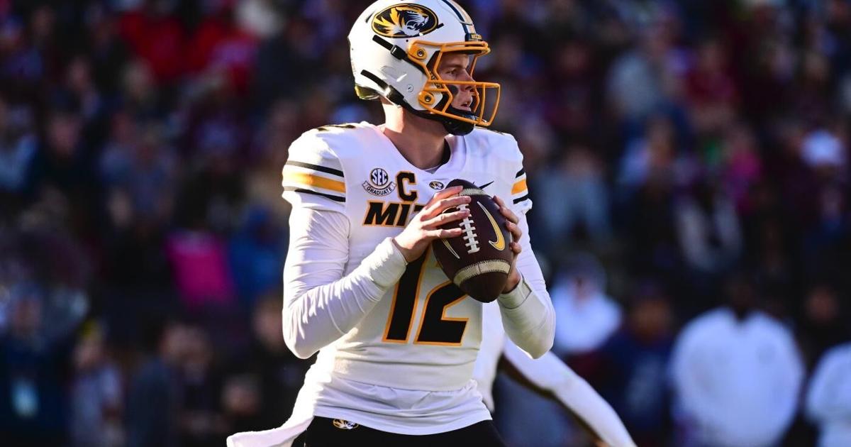 2025 college football bowl season score predictions, odds, picks