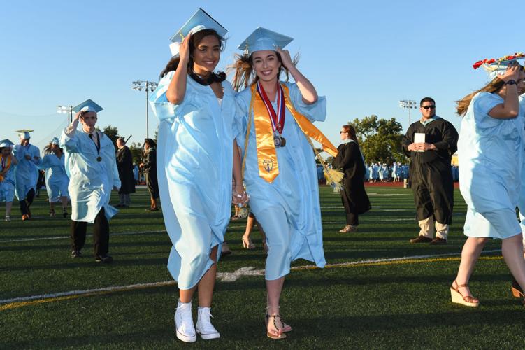[Photos] 2019 Heritage High School graduation Slideshows