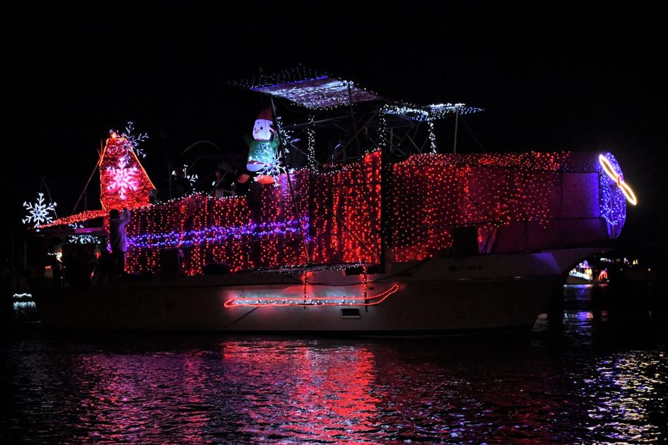 discovery bay yacht club lighted boat parade 2023
