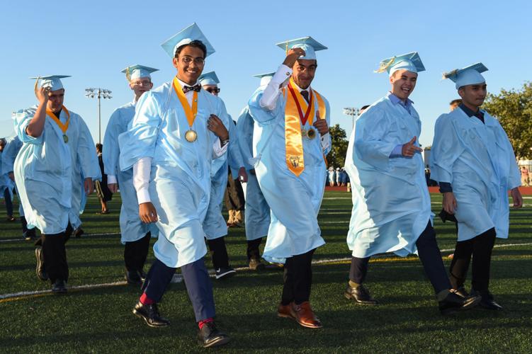 [Photos] 2019 Heritage High School graduation Slideshows