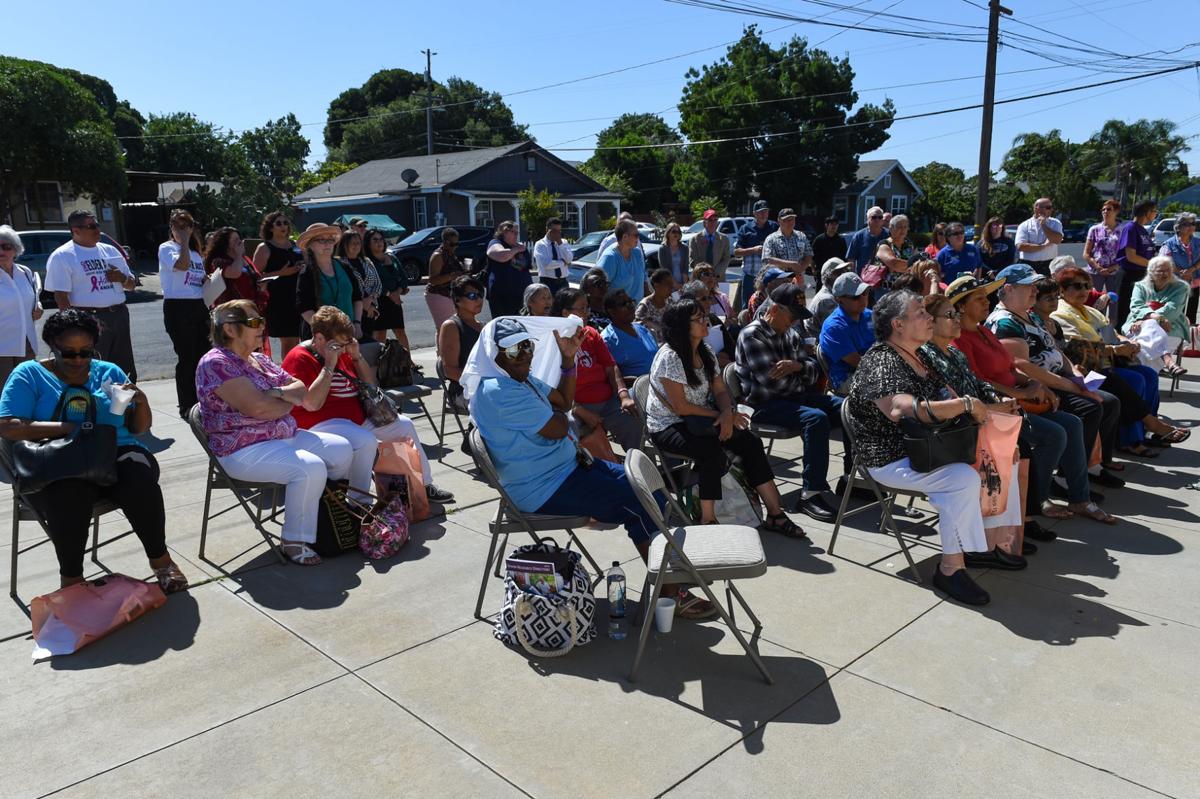 Oakley community senior center Features
