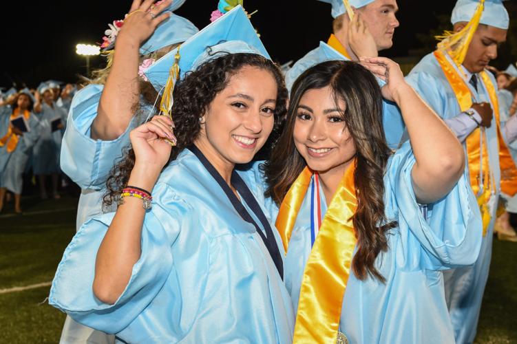 [Photos] 2019 Heritage High School graduation Slideshows