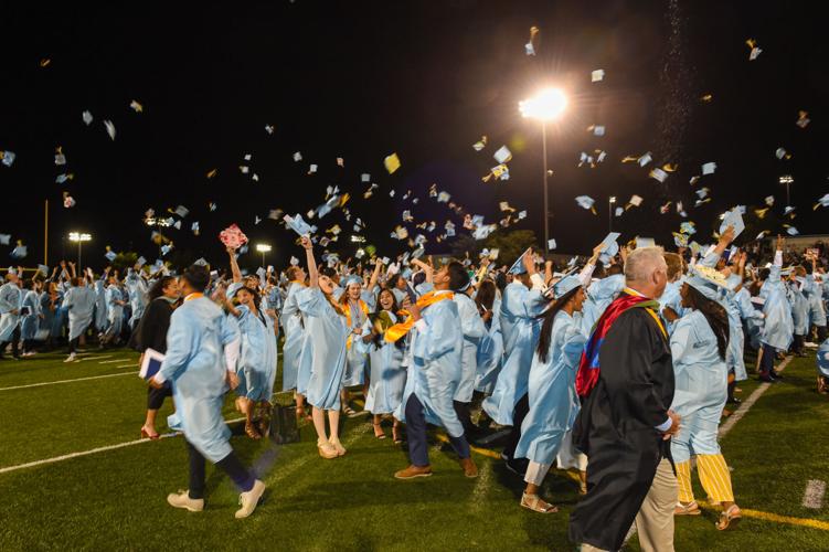 [Photos] 2019 Heritage High School graduation Slideshows
