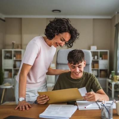 A Parent’s Guide to Paying for College with Confidence