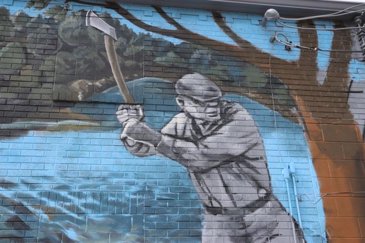 mural.lumberjack.JPG