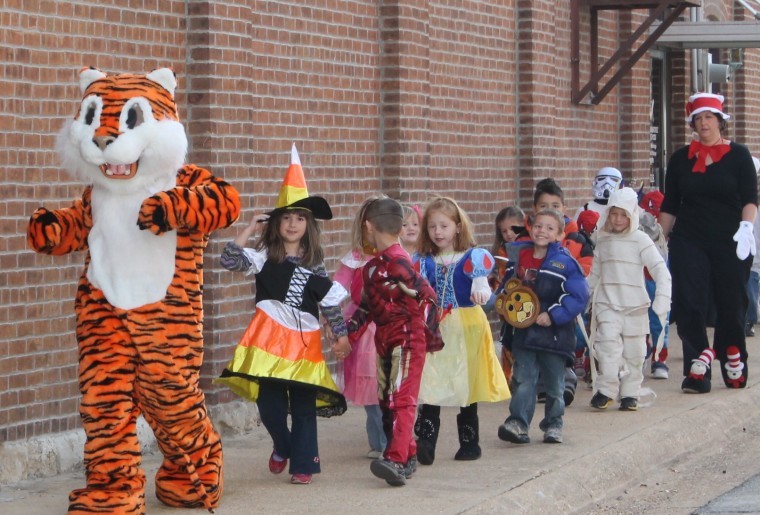 William Lynch Elementary School Dressup Parade Featured