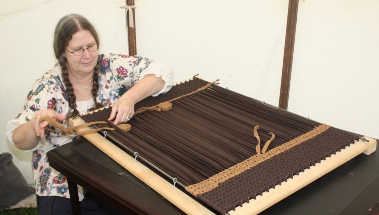 Betty Goris, Licking, weaving a rug