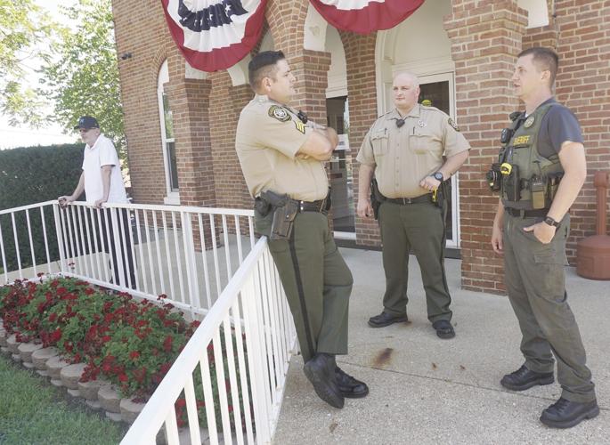 08354.abney6.copsinforeground.09.06.2022