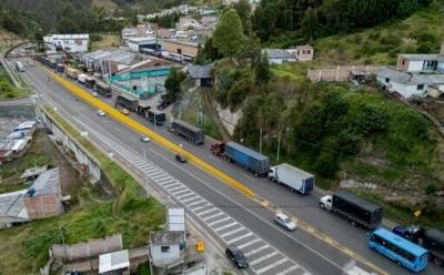 This aerial view shows trucks queueing at the border between Colombia and Ecuador before new tariff measures come into effect in Ipiales, Colombia on January 30, 2026