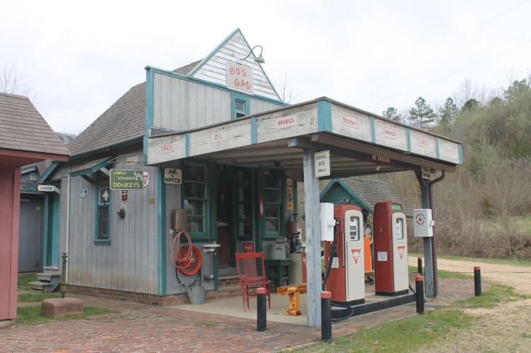 Bo Hollow Gas Station