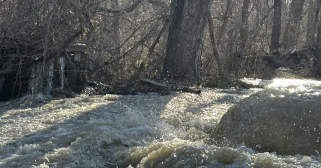 Pipe collapse in C&O Canal causes sewage leak