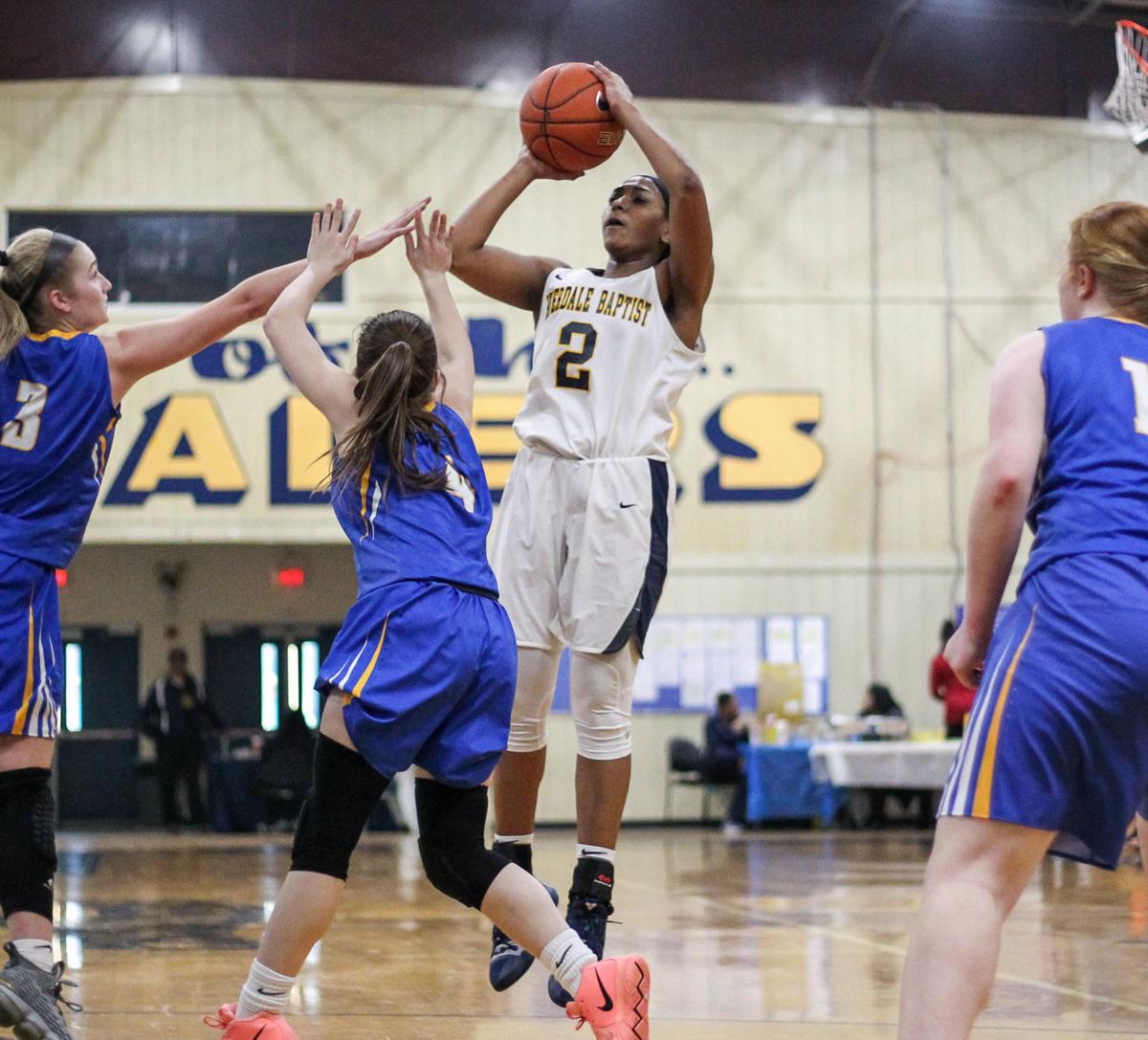 Ivey S 25 Points Lead Lady Crusaders Past St Joseph Central