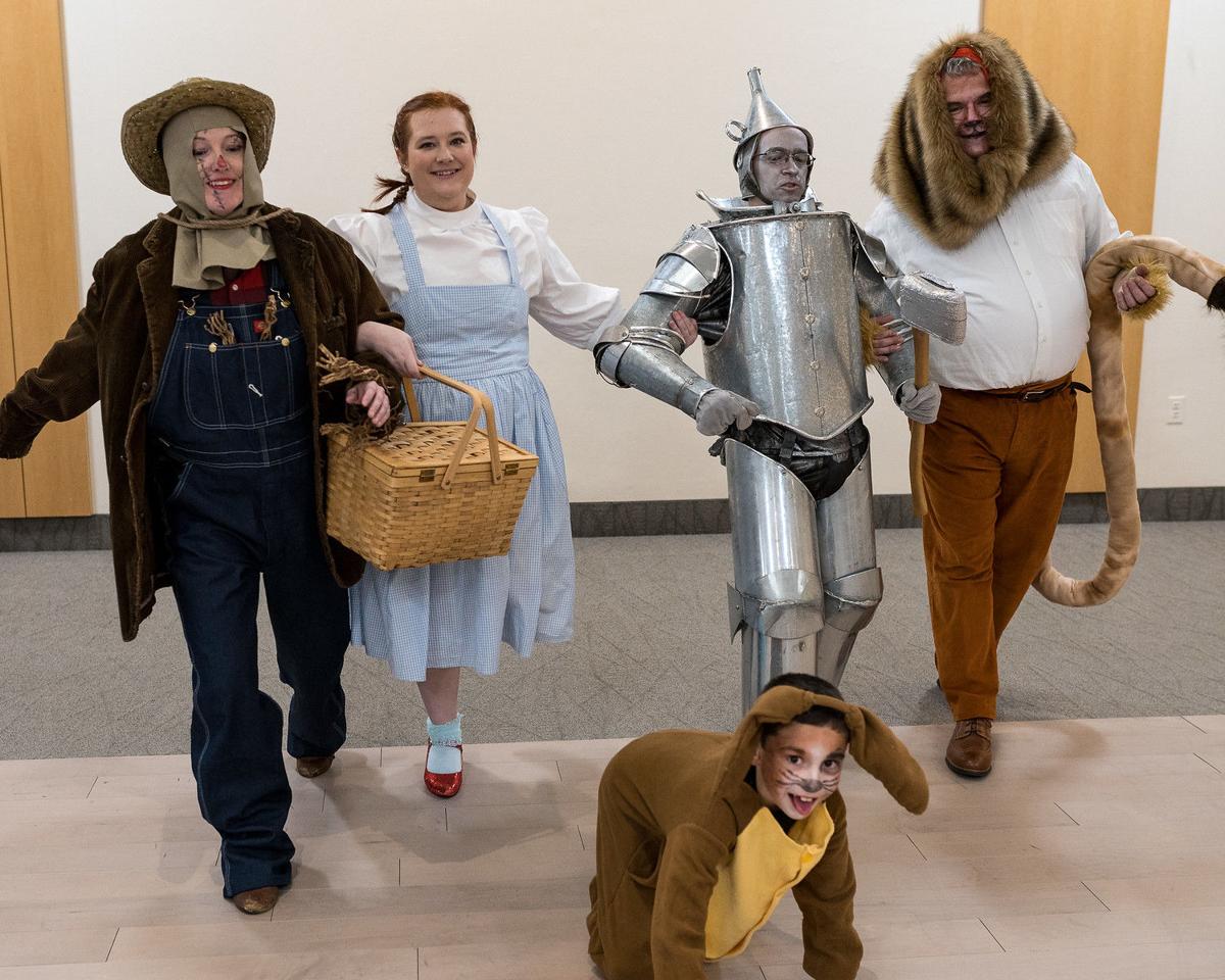 Off To See The Wizard In Theatre Cbt S Production Of Beloved Musical Arts Entertainment Thesentinel Com