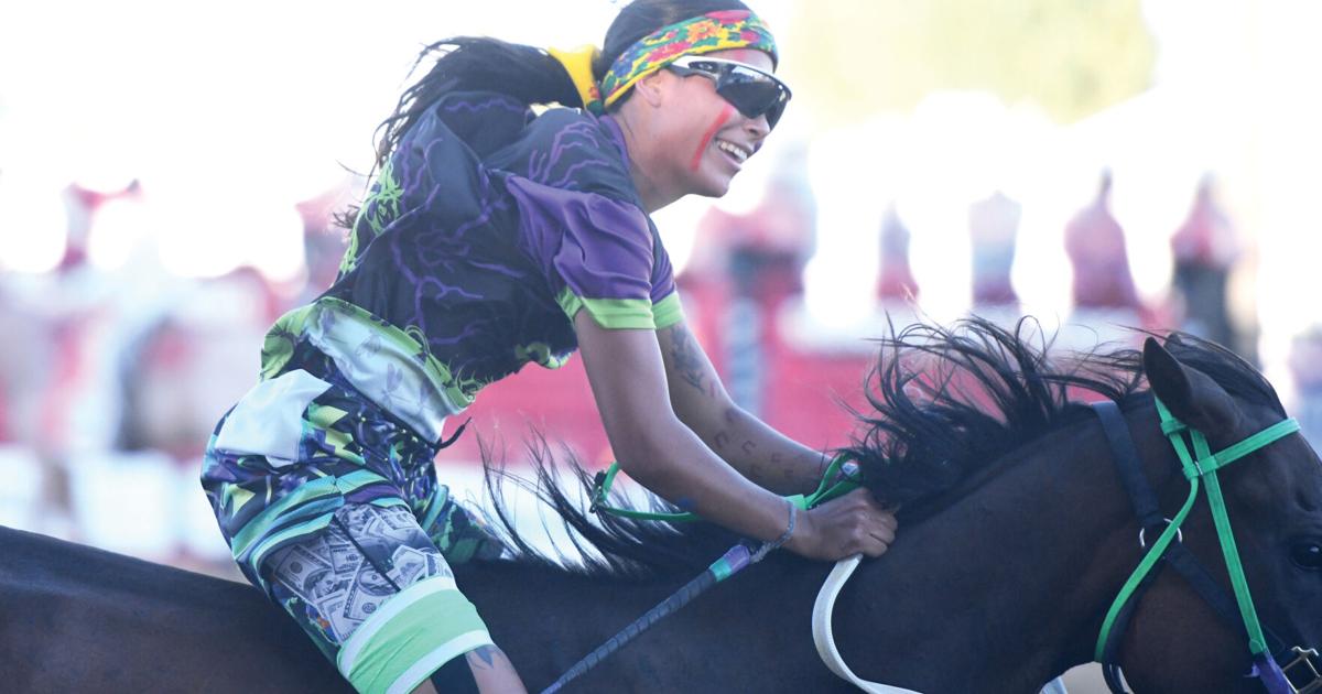 Performers shine in second night of Sheridan WYO Rodeo