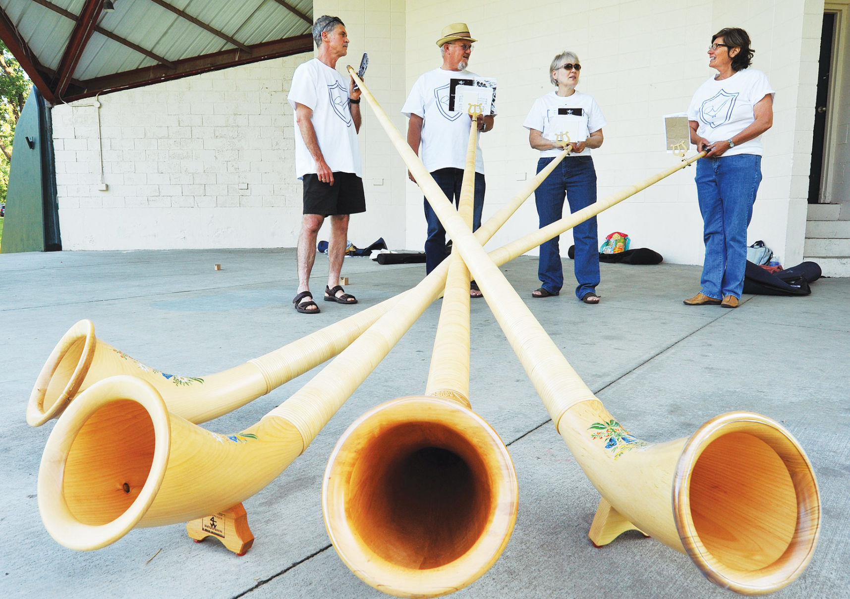 Huge store horn instrument