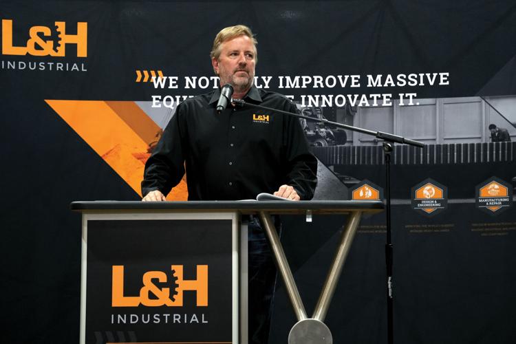 Gordon touts state’s innovation, helps launch new manufacturing