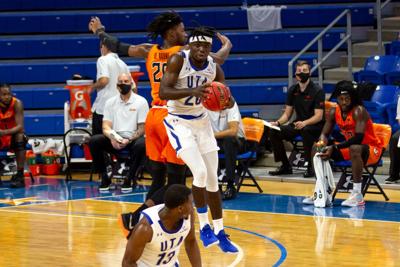 Mavericks Fall To Oklahoma State Cowboys 75 68 In Season Opener Sports Theshorthorn Com