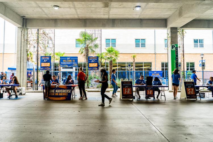 UTA students return to campus during Move In Event News